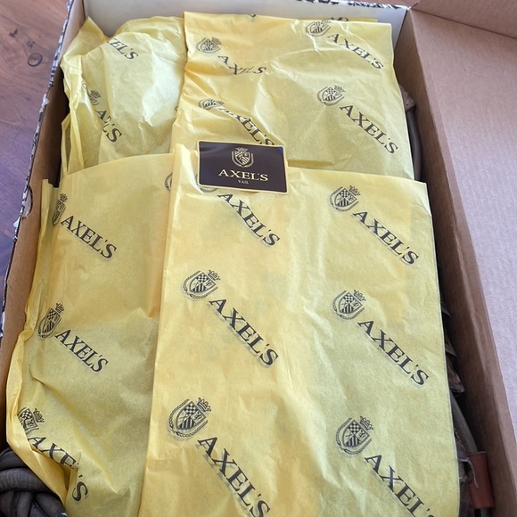 Axel’s - Mochila Leather Ruffle Drawstring Bag in Olive - Picture 8 of 9